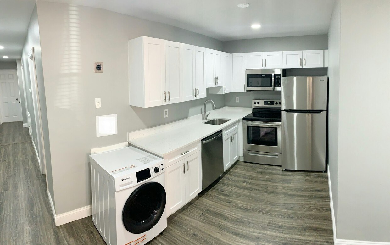Foto principal - 823 Newington Ave