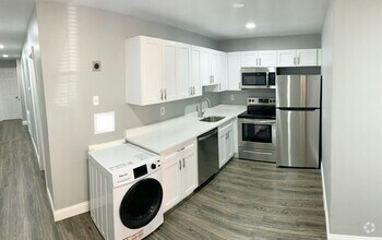 Building Photo - 823 Newington Ave