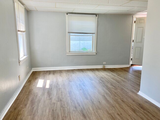 Building Photo - 32 E Waterloo St