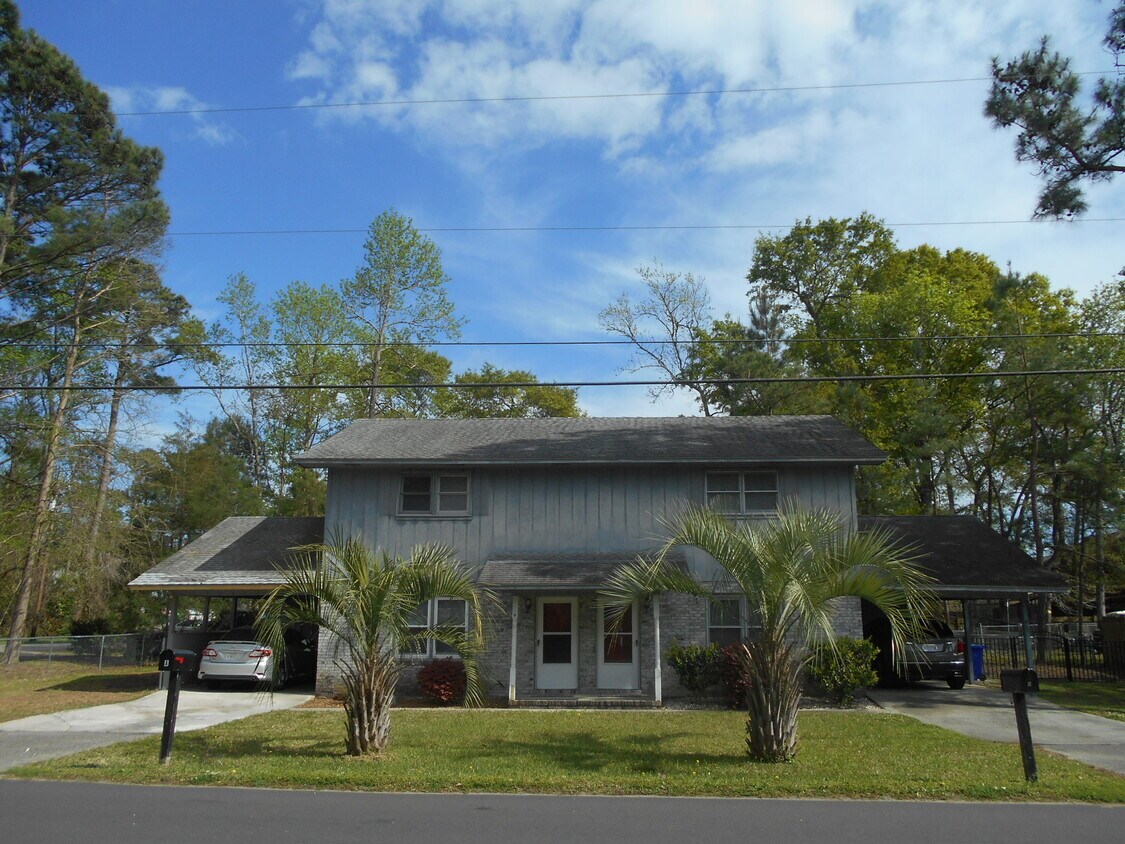 Primary Photo - 411 S Poplar Dr