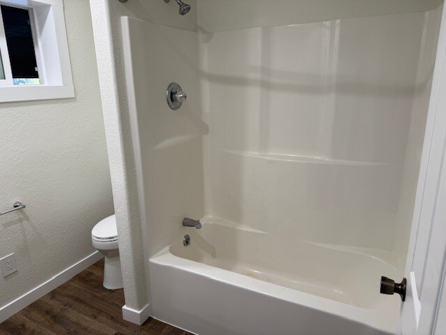 Baño - 1901 La Brant Rd