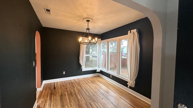 Foto del edificio - Portland Original Bungalow! Hardwoods, Lar...