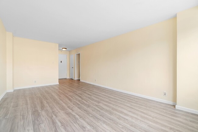 Building Photo - 225 St Pauls Ave