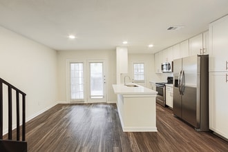 Interior Photo - Roundhill Townhomes