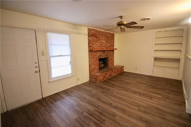 Building Photo - 6708 Hemsell Pl