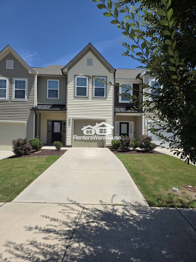 Foto principal - 4441 Lord Joseph Ct