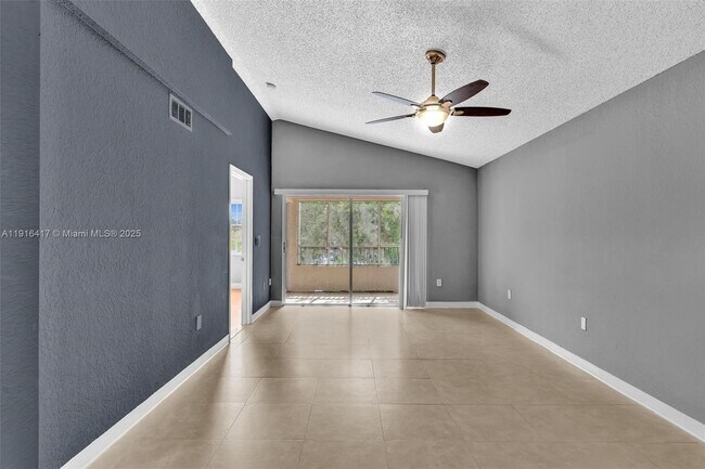 Building Photo - 2850 N Oakland Forest Dr