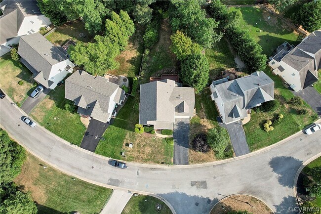 Foto del edificio - 719 Biggin Pond Rd
