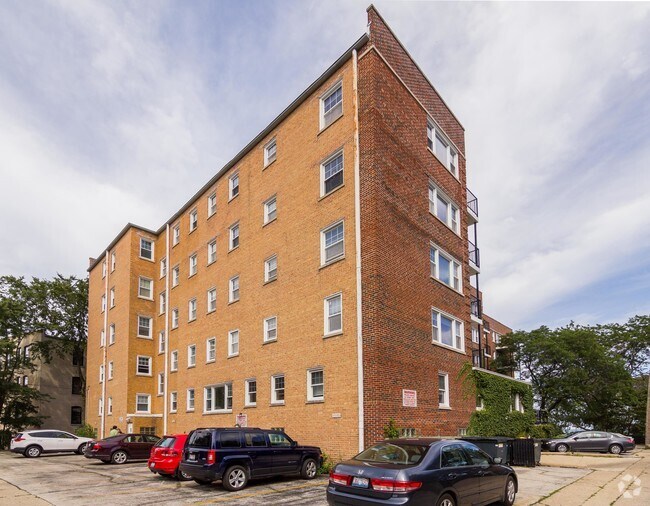 550 Sheridan Square Apartments in Evanston, IL