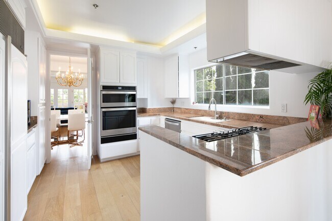 Kitchen - 125 S Oakhurst Dr