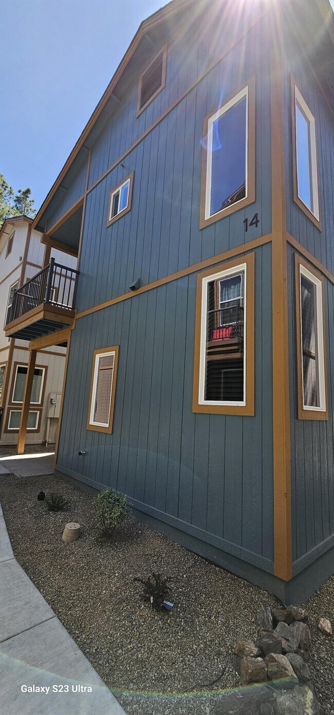 Foto del edificio - 3001 E Butler Ave