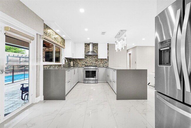 Foto del edificio - Southwest 133rd Court, Miami, FL 33175 - 3 BR 2.5 BA single-family home