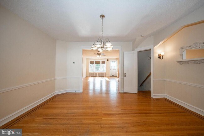 Building Photo - 125 N Cedar Ln
