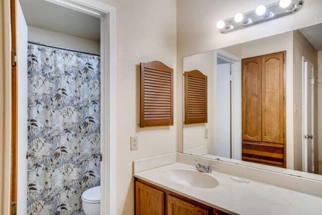 Bathroom - 8114 Pemberton St