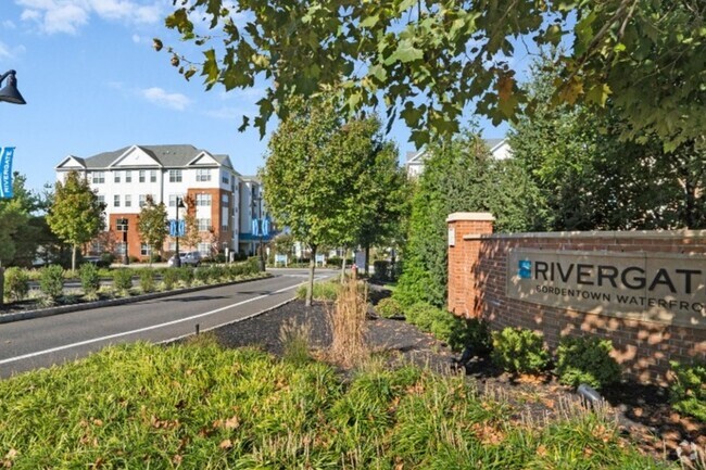 Building Photo - Rivergate Bordentown Waterfront