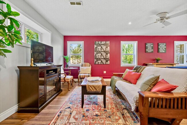 Photo du bâtiment - 121 Crystal Green Bay