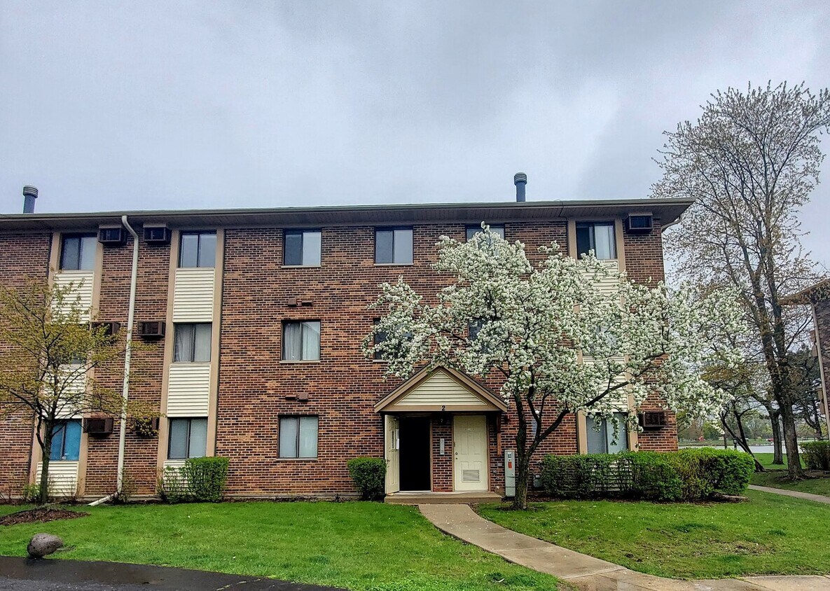 Primary Photo - 2 Parkside Ct