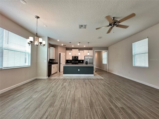 Foto del edificio - 11832 Charades St