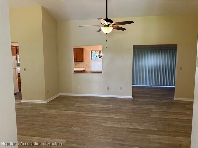 Foto del edificio - 2531 N Orangewood St