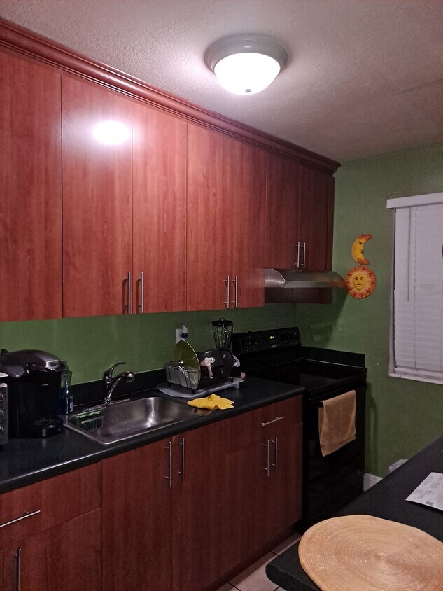 4071 N Dixie Hwy Unit 14, Oakland Park, FL 33334 Condo for Rent in Oakland Park, FL