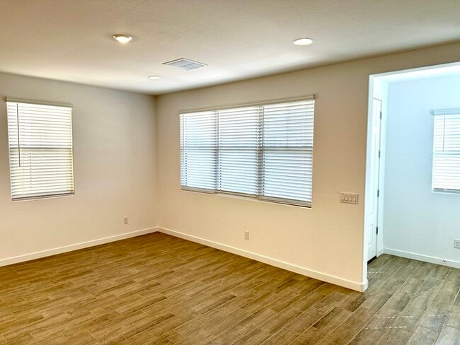 Foto del edificio - Amazing NEWER Lennar home in Hawes Crossing