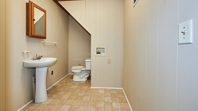 Foto del edificio - Coming Soon:   2BR, 1 1/2BA duplex