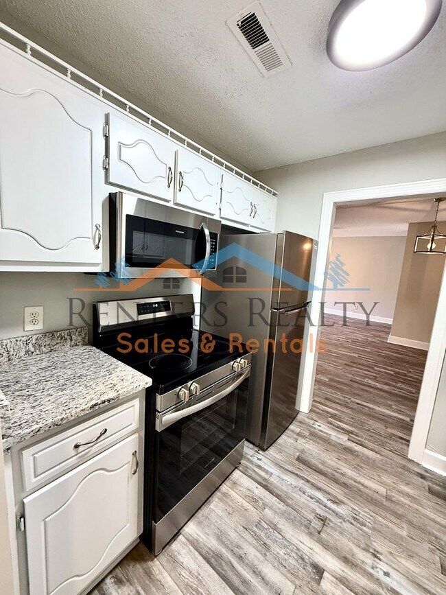 Building Photo - Beautifully Updated Condo Available Now!