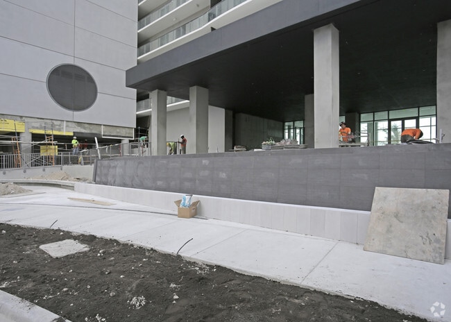 Building Photo - Paraiso Bay