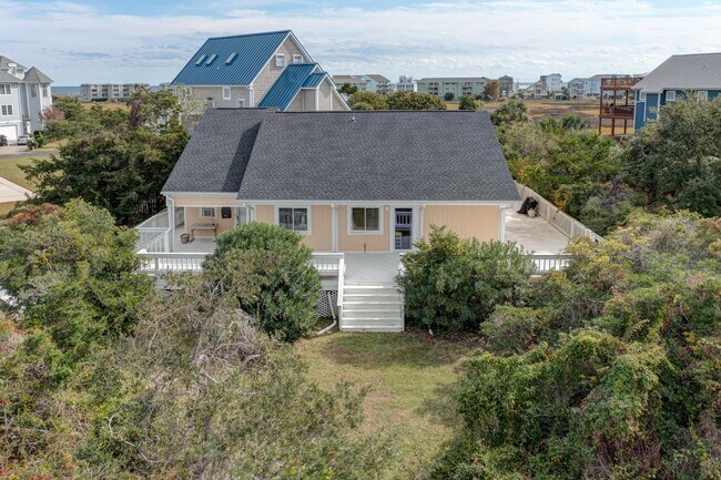 Building Photo - 1BR/1BA in Carolina Beach, Utilities Inclu...