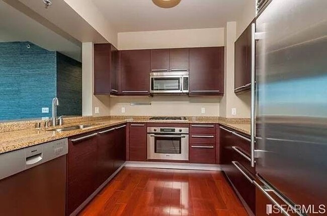 Foto del edificio - Luxury Corner Unit in Rincon Hill: 2 Bed/2...