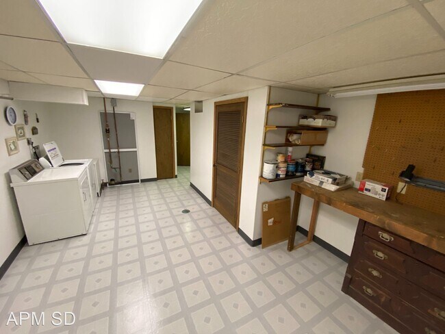 Building Photo - 4 br, 2 bath House - 5824 W King Arthur Dr