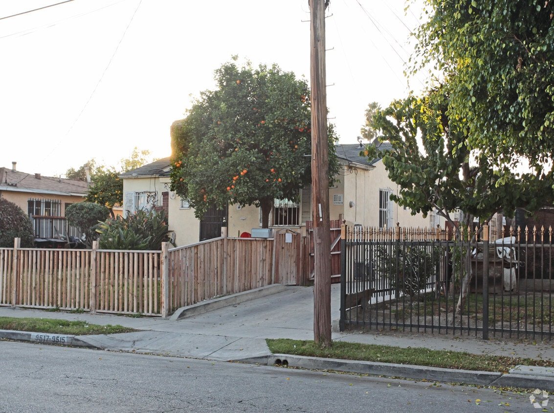 Foto del edificio - 9515 Compton Ave