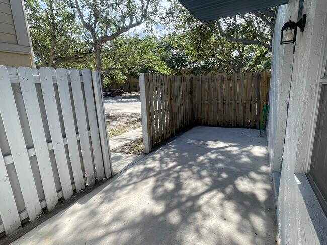 Building Photo - 2015 Oleander Blvd