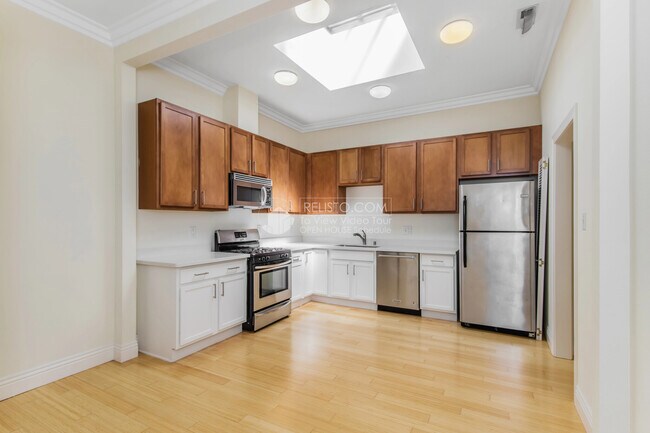 Building Photo - 626 20th St
