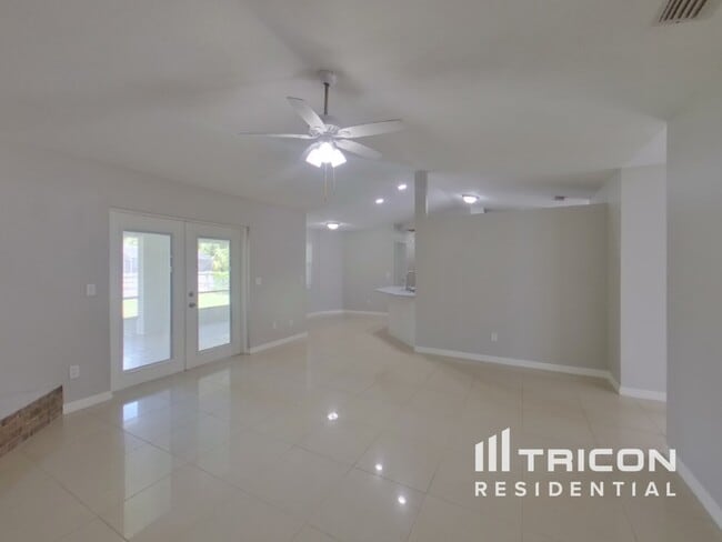 Building Photo - 2504 Orange Tree Dr
