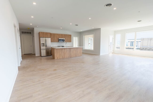 Building Photo - The Rise Downtown