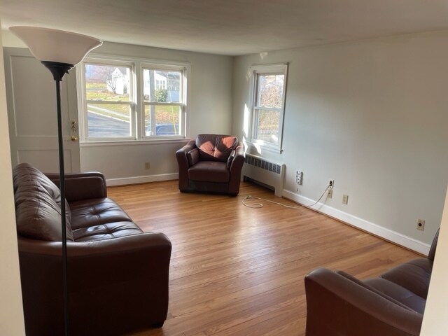 Living Room - 376 Quaker Ln S