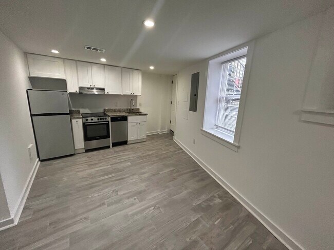 Building Photo - 1405 Perry Pl NW