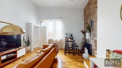 Building Photo - 46 W 85th St