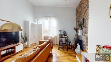 Building Photo - 46 W 85th St
