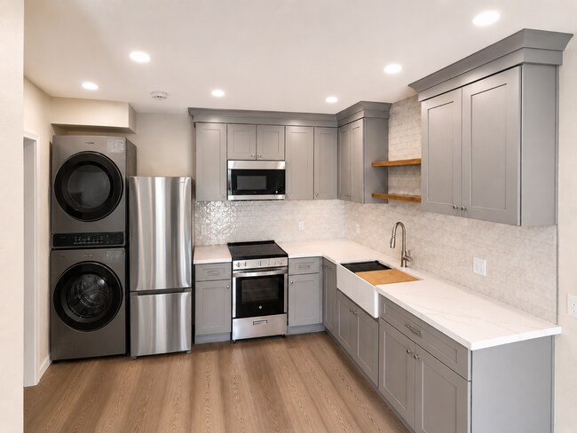 Cocina completa con electrodomésticos nuevos incluidos. - 15820 Arcturus Ave