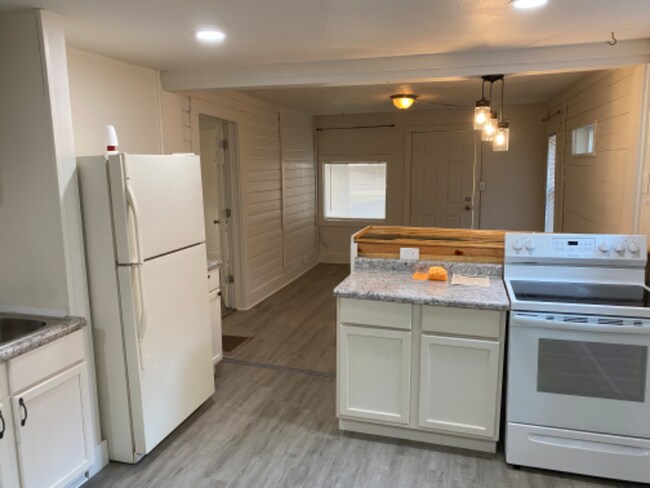 Building Photo - 711 N 26th St