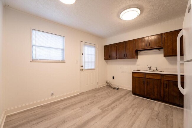 Building Photo - 2936 Mynatt Rd Unit 1