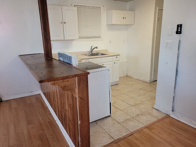 Building Photo - 1200 S Wood Ave