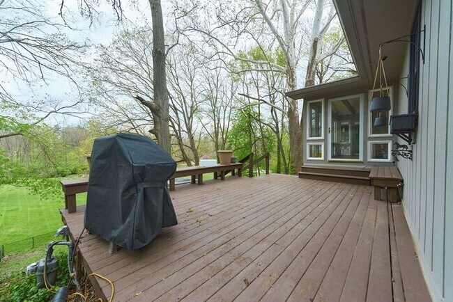 Building Photo - Magical 2 Bedroom With Stunning Views in C...