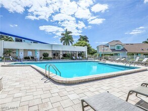 Building Photo - 555 Park Shore Dr