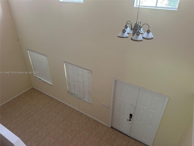 Foto del edificio - 4383 Laurel Ridge Cir