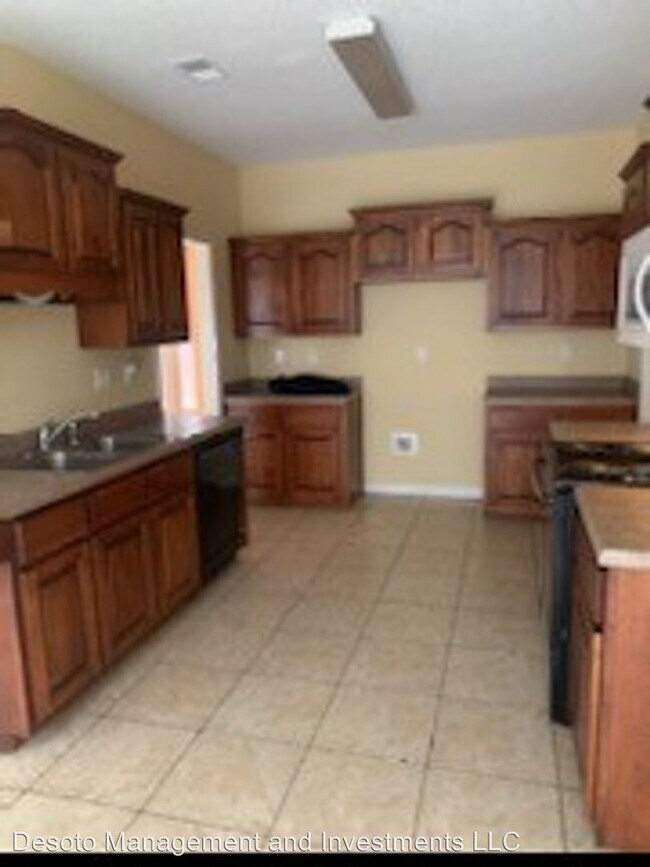Building Photo - 4 br, 2.5 bath House - 569 Classic