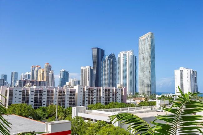 Foto del edificio - 330 Sunny Isles Blvd