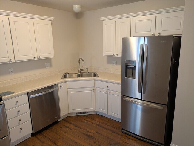 Building Photo - 2410 Eaton Ave